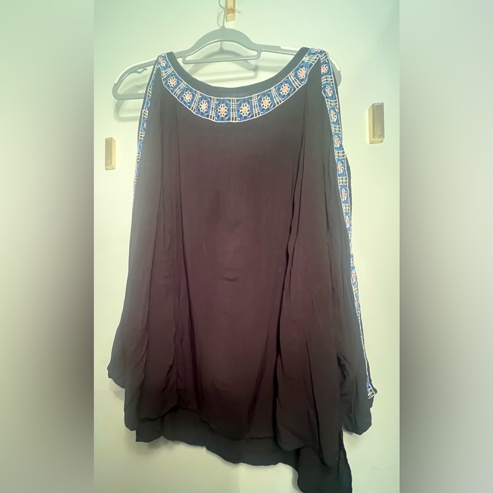Women's Black Top with open sleeves